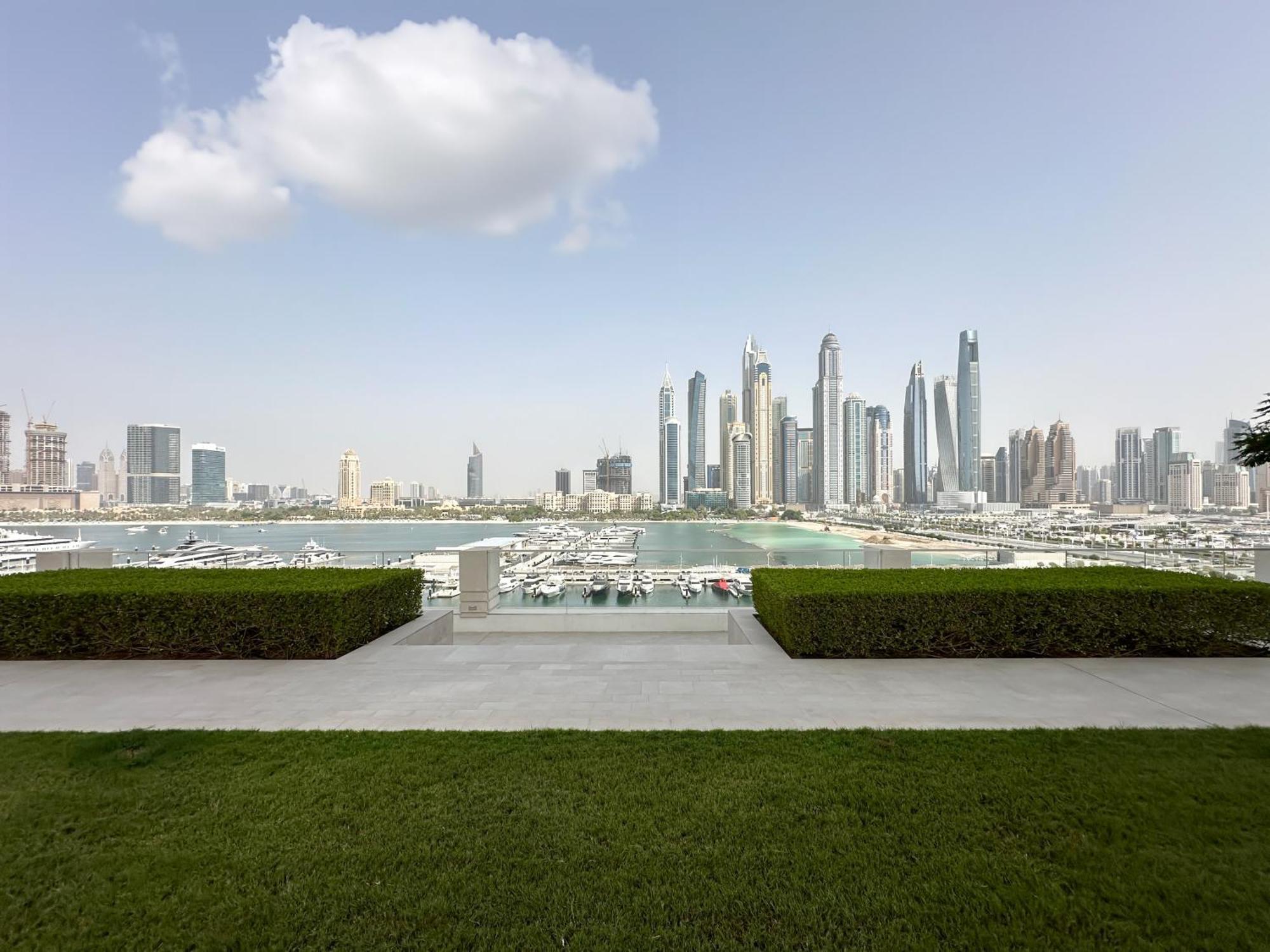 Trophy Luxury 1bdr In Emaar Front With Panoramic Sea Views From The And Private Access Apartment